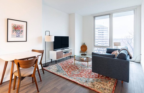 Reston Apartment | Modern 1BR in Reston, Parking + Pet-Friendly