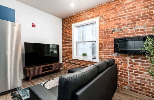 Downtown Columbus Apartment | Modern 1BR Near Columbus Hotspots!