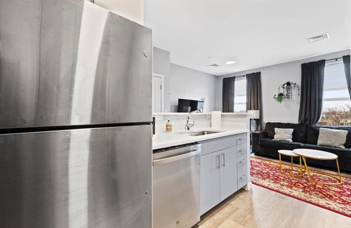 Everett Apartment | Modern 1BR Near Encore 7937