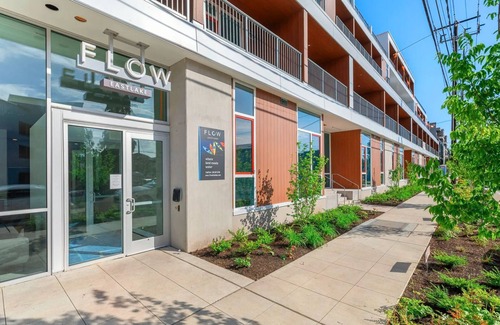 Eastlake Apartment | Modern 1BR Retreat – Fully Furnished, Pet-Friendly, and Minutes from Downtown