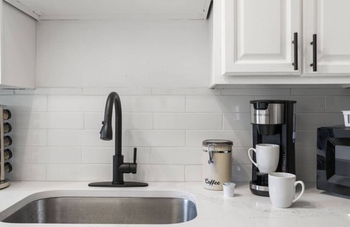 Penn-Knox Apartment | Modern 1BR Retreat near Historic Philadelphia + Free Parking