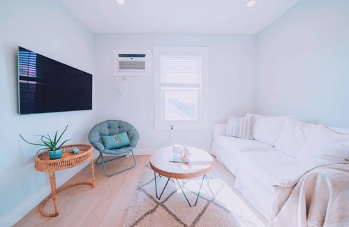 Queens House | Modern 1BR, Rockaway Beach w/Parking/W&D/Wi-Fi