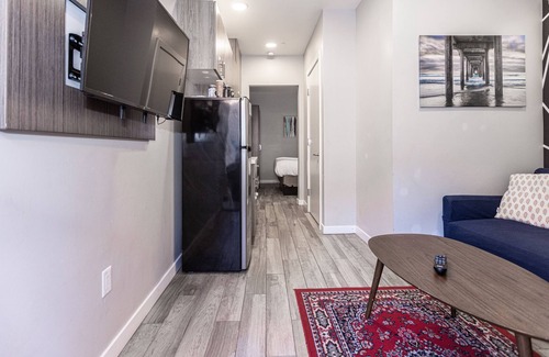 Old Town House | Modern 1BR Walk to All! Parking, Wi-Fi ⚡️ Cable TV - Discounts For Longer Stays