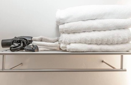 Old Town House | Modern 1BR Walk to All! Parking, Wi-Fi ⚡️ Cable TV - Discounts For Longer Stays