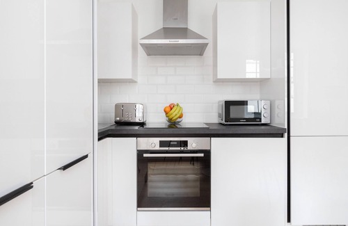 Fitzrovia Apartment | Modern 1BR with Balcony by Soho