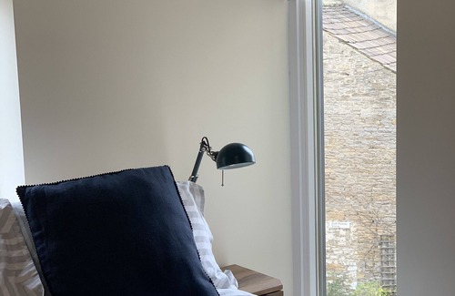 Richmond Apartment | Modern 1st floor apartment in Richmond