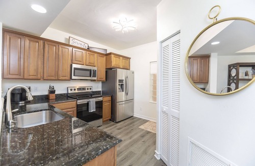 Central Naples Condo | Modern, 1st Floor, Centrally located Condo