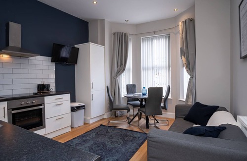 Queens Quarter Apartment | Modern 2 BDR apartments at Queens Uni