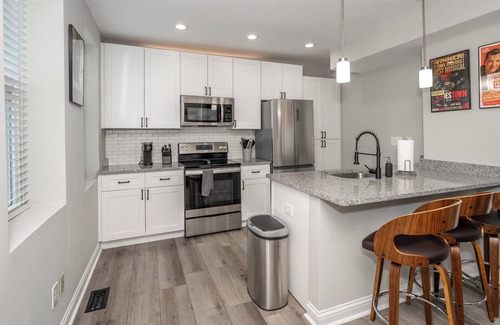 Walnut Hills House | Modern 2 BDR Cinci Townhome Close to All Attractions! Walk to Restaurants