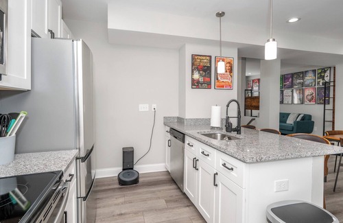 Walnut Hills House | Modern 2 BDR Cinci Townhome Close to All Attractions! Walk to Restaurants