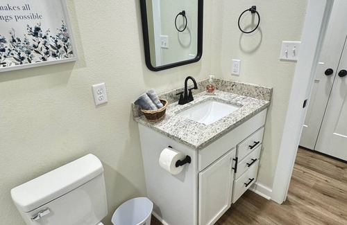 Jacksonville House | Modern 2 Bed/1 Bath Bungalow ~ Jacksonville, AR