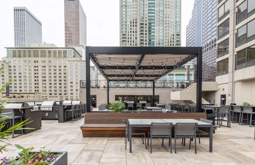 Near North Side Condo | Modern 2 Bed/1 Bath condo. Great Location and Views