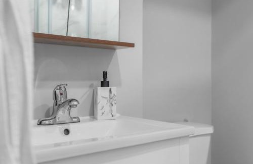 Pickering Apartment | Modern 2-Bed, 2-Bath BSMT suite with Pvt Entrance Free Parking and Wi Fi