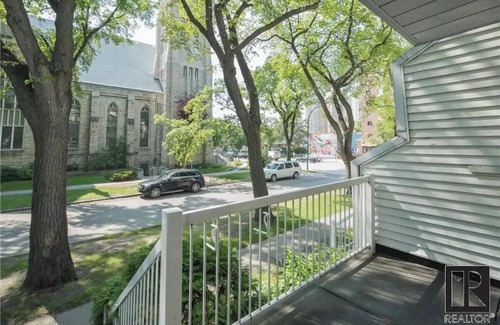 Winnipeg Condo | Modern 2 bed/2 bath Condo in Great locationn