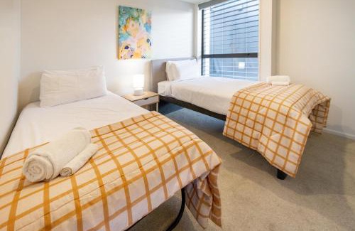 Riccarton Apartment | Modern 2 Bed 2 Bath Opposite Hagley Park