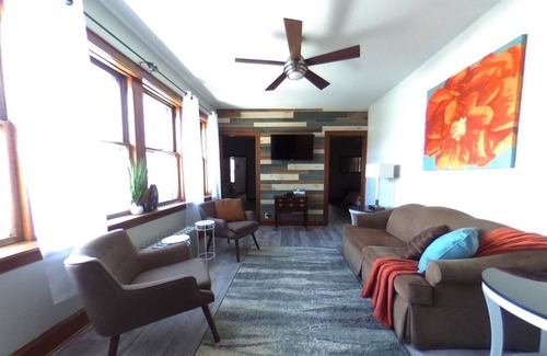 Whiting Apartment | Modern 2-bed — 5 min from the beach!