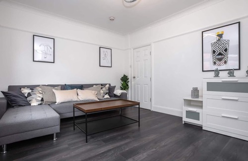 Camden Town with Primrose Hill Apartment | Modern 2 Bed Apartment in Central Camden Sleeps 6