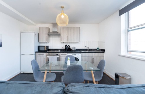 Southampton City Centre Apartment | Modern 2-Bed Apartment in City Center|Free Parking & Fast WiFi