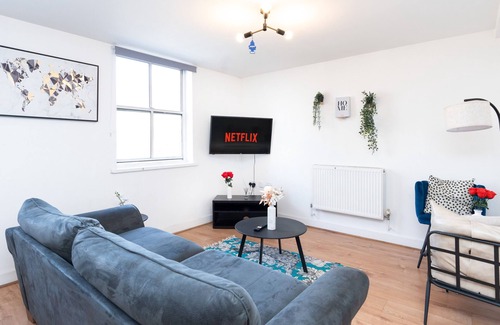 Southampton City Centre Apartment | Modern 2-Bed Apartment in City Center|Free Parking & Fast WiFi