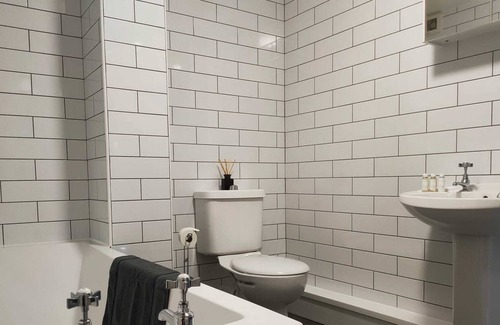 Ogden Apartment | Modern 2-Bed Apartment , Heart of Queensbury. Great Walks Nearby!