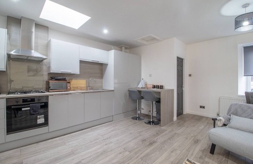 Larkhall House | Modern 2 Bed Cottage in Larkhall