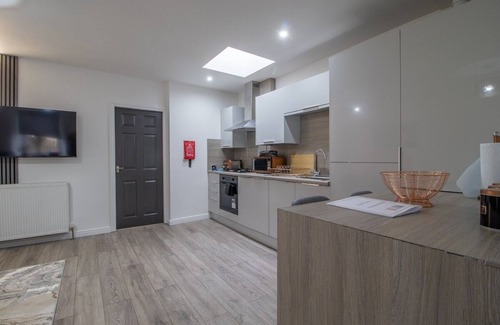 Larkhall House | Modern 2 Bed Cottage in Larkhall