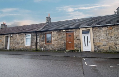 Larkhall House | Modern 2 Bed Cottage in Larkhall