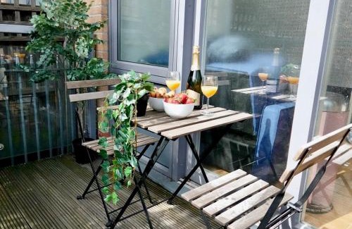 Stepney Green Apartment | Modern 2 Bed flat in East London