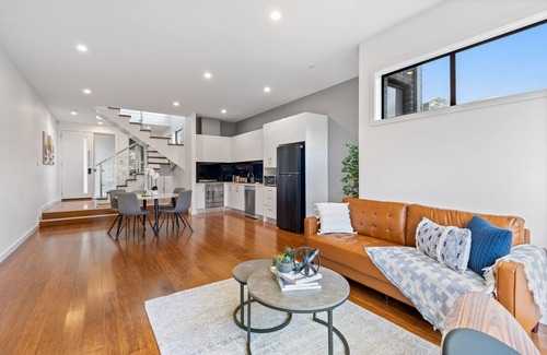 Brunswick West House | Modern 2-Bed Home in Brunswick with Courtyard