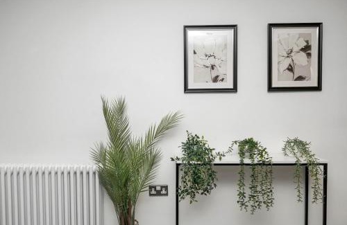 Larkhall Apartment | Modern 2-Bed Home in Vibrant SW9, Great Location