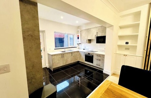 Blyth House | Modern 2-bed house in Blyth centre with two bedrooms and two bathrooms