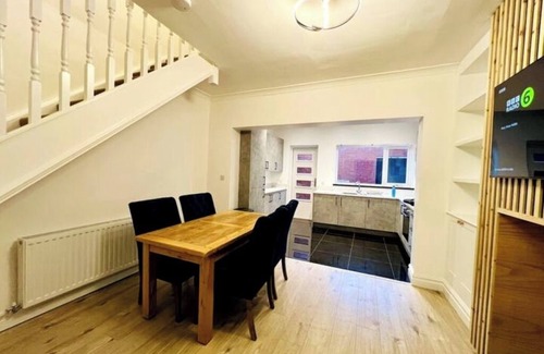 Blyth House | Modern 2-bed house in Blyth centre with two bedrooms and two bathrooms