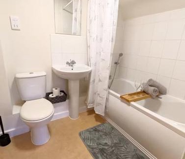 Ipswich Apartment | Modern 2-Bed in Ipswich - Free Parking & Fast WiFi