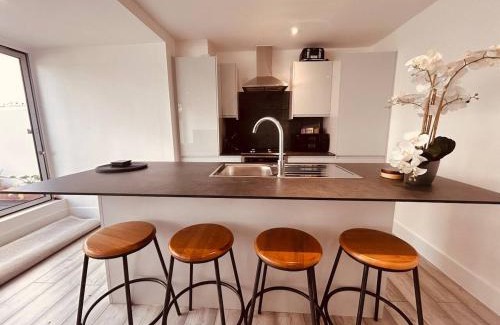 South Hampstead Apartment | Modern 2-Bed Penthouse on Iconic Abbey Road & Large Terrace