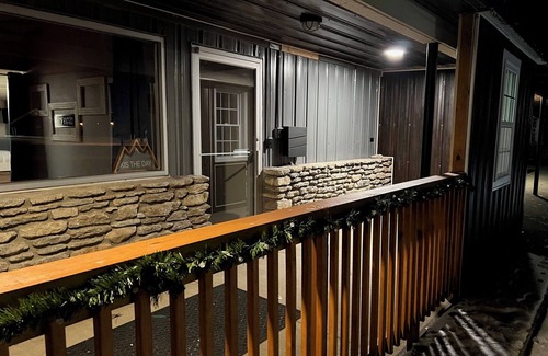 Loretto Apartment | Modern 2 Bed Suite on Bourbon Trail