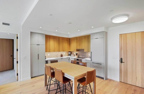 Snowmass Village Condo | Modern 2 Bedroom Ski In/Out Condo 04