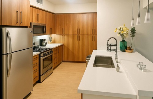 NoHo Arts District Apartment | Modern 2-bedroom in Los Angeles 5 minutes from Universal Studios