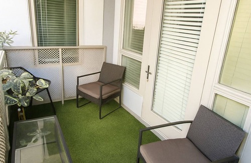 NoHo Arts District Apartment | Modern 2-bedroom in Los Angeles 5 minutes from Universal Studios