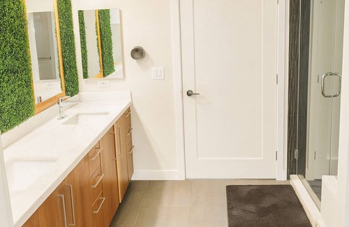 NoHo Arts District Apartment | Modern 2-bedroom in Los Angeles 5 minutes from Universal Studios