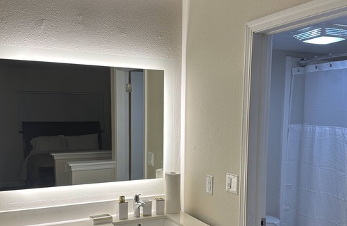 Southfield Apartment | Modern 2 Bedroom 2 Bathroom Loft Near All Major Freeways
