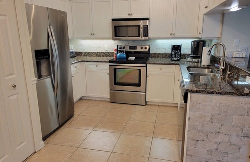 Fountain Lakes Condo | Modern 2 bedroom/2 bath condo with pool, and free golf in delightful Estero.