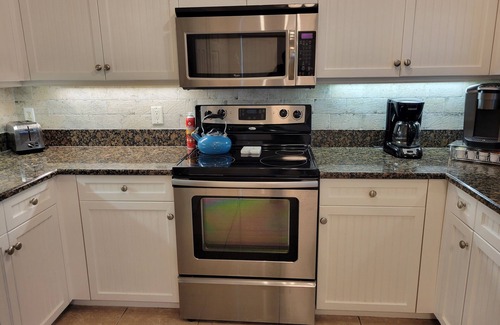 Fountain Lakes Condo | Modern 2 bedroom/2 bath condo with pool, and free golf in delightful Estero.