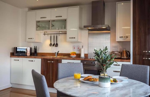 Rushmoor District Apartment | Modern 2 Bedroom Apartment in Central Farnborough