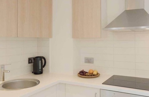 Vauxhall Apartment | Modern 2-Bedroom Apartment with Secure Parking