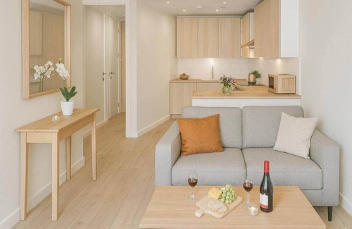 Vauxhall Apartment | Modern 2-Bedroom Apartment with Secure Parking