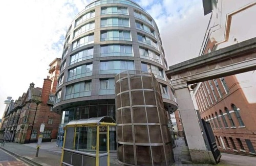 Vauxhall Apartment | Modern 2-Bedroom Apartment with Secure Parking