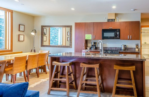 Sun Peaks Cabin | Modern 2 bedroom apartment in village centre