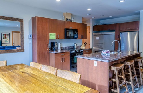 Sun Peaks Cabin | Modern 2 bedroom apartment in village centre