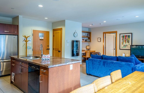 Sun Peaks Cabin | Modern 2 bedroom apartment in village centre