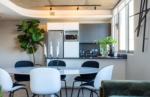 Cape Town City Centre Apartment | Modern 2-bedroom apartment with large teracce in delightful De Waterkant